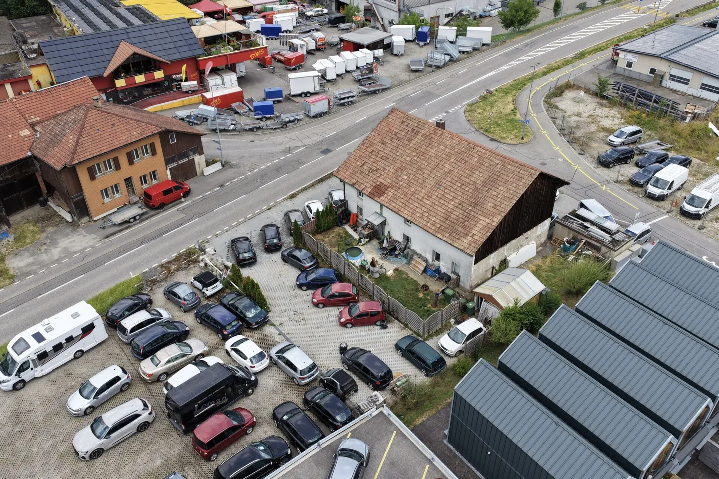 Proprietà commerciale flessibile con unità residenziale sulla strada principale - Foto 3 di 3