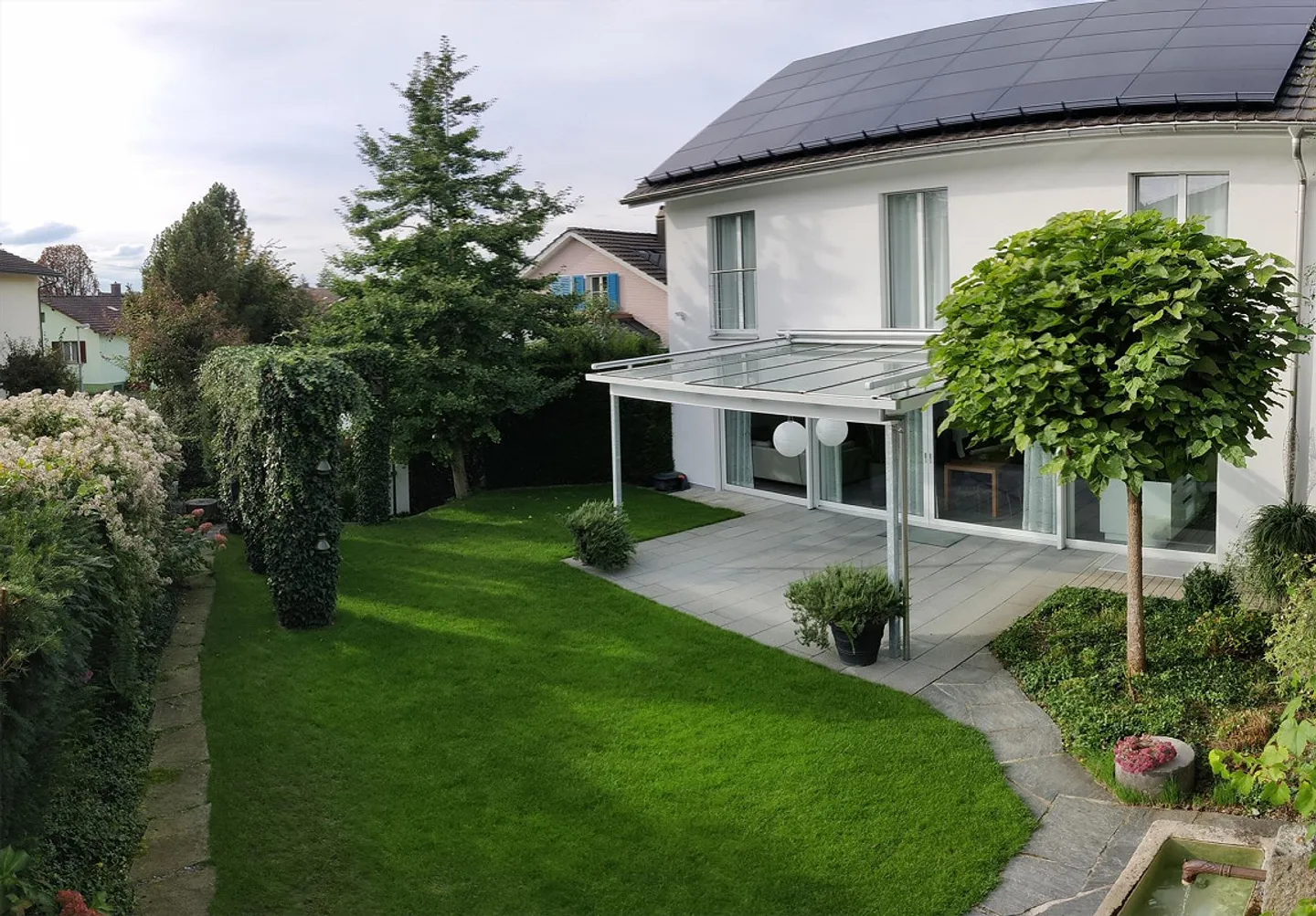 Moderna casa unifamiliare in posizione centrale - Foto 4 di 30
