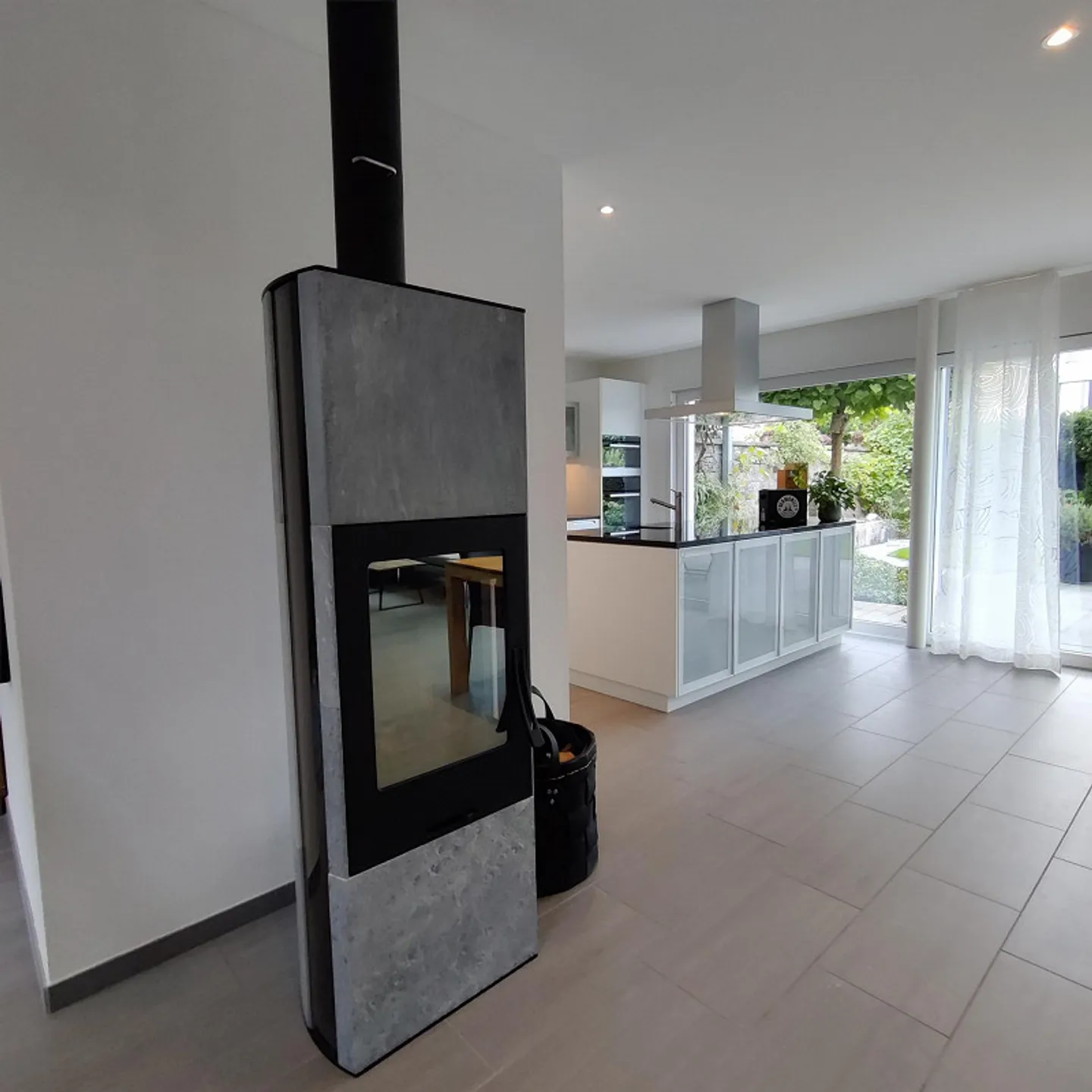 Moderna casa unifamiliare in posizione centrale - Foto 6 di 30