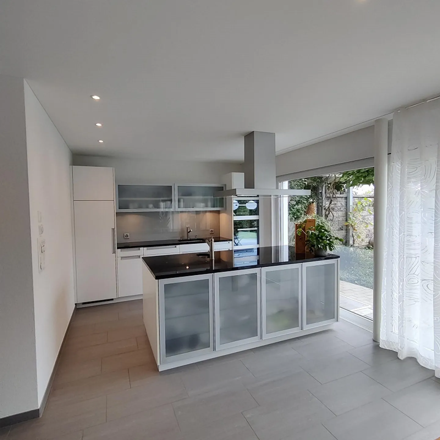 Moderna casa unifamiliare in posizione centrale - Foto 7 di 30