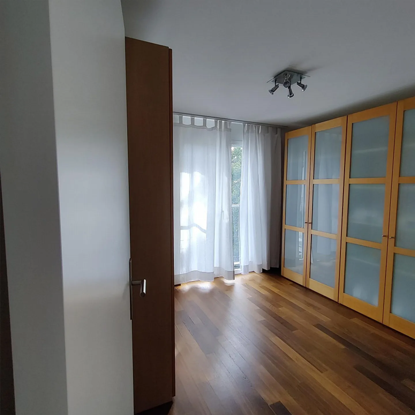 Moderna casa unifamiliare in posizione centrale - Foto 15 di 30