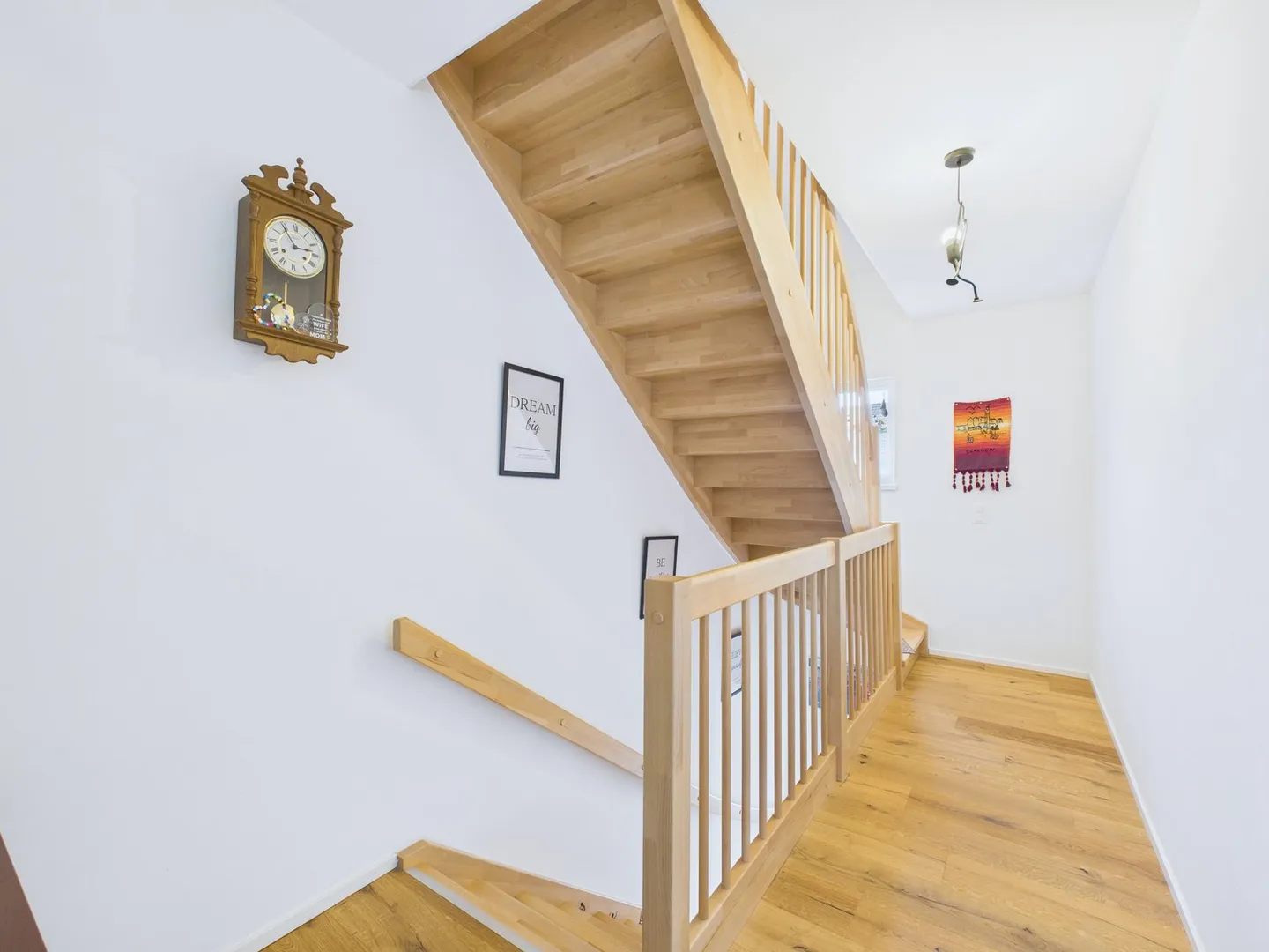 MODERN LIVING ON THREE FLOORS - TERRACED FAMILY HOUSE WITH CARPORT - Photo 4 of 13