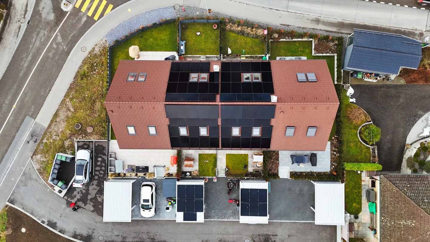 MODERN LIVING ON THREE FLOORS - TERRACED FAMILY HOUSE WITH CARPORT - Photo 13 of 13