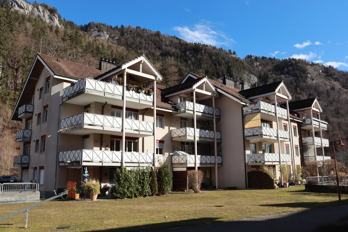 Appartamento attraente con terrazza e posto auto a Meiringen! - Foto 1 di 7