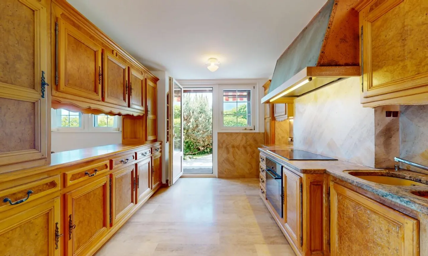 Charme und Raum: Haus mit freiem Blick auf den See und die Berge - Foto 8 von 13