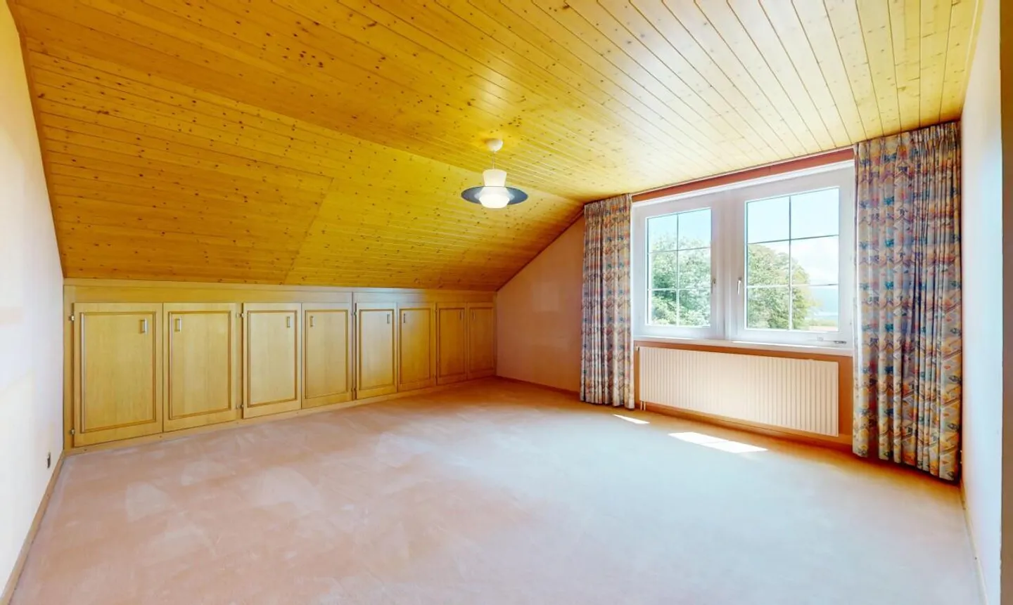 Charme und Raum: Haus mit freiem Blick auf den See und die Berge - Foto 10 von 13