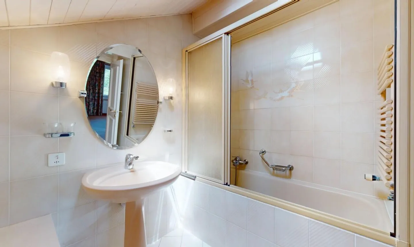 Charme und Raum: Haus mit freiem Blick auf den See und die Berge - Foto 12 von 13