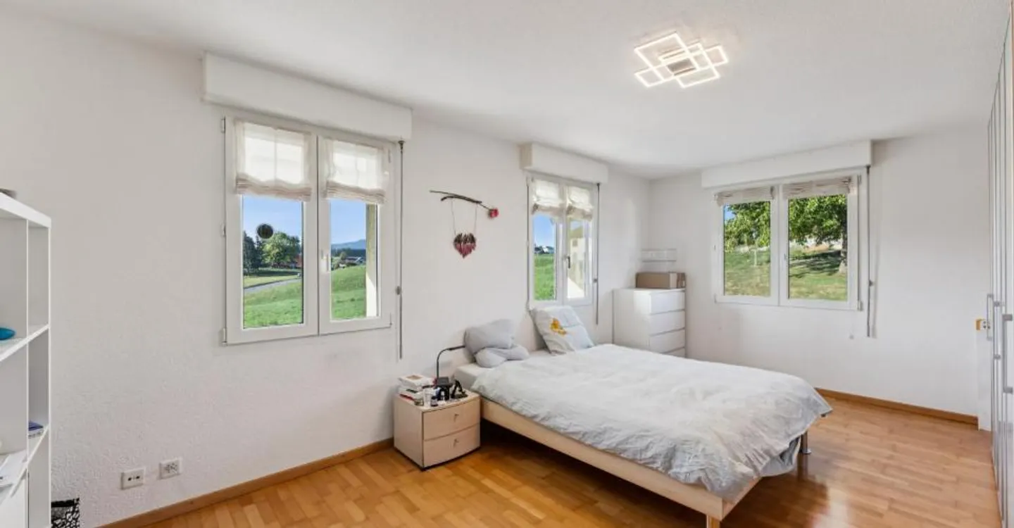 Beautiful house with 2 apartments and unobstructed view - Photo 3 of 12