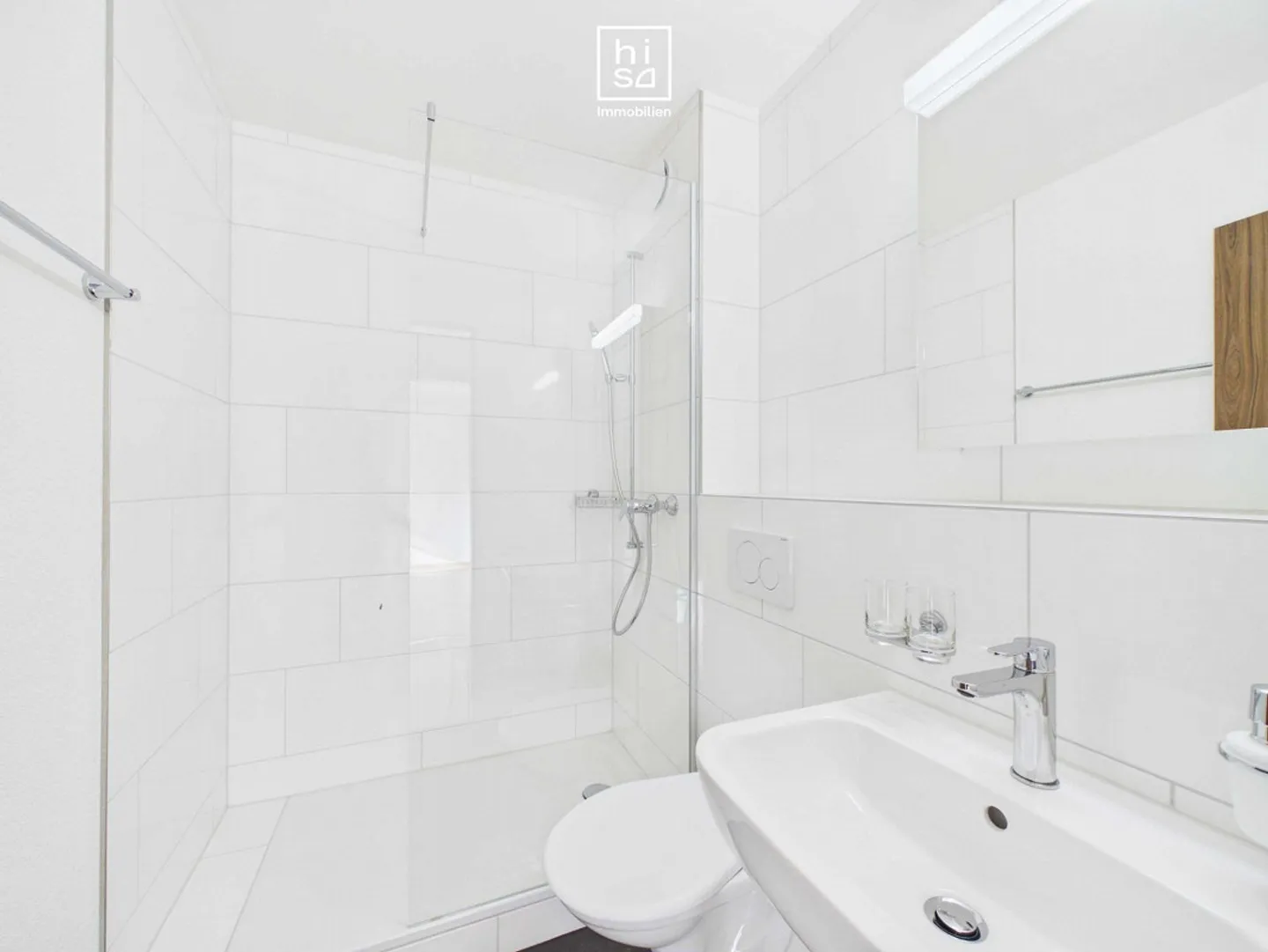 Renovated apartment with a view of greenery - Photo 6 of 7