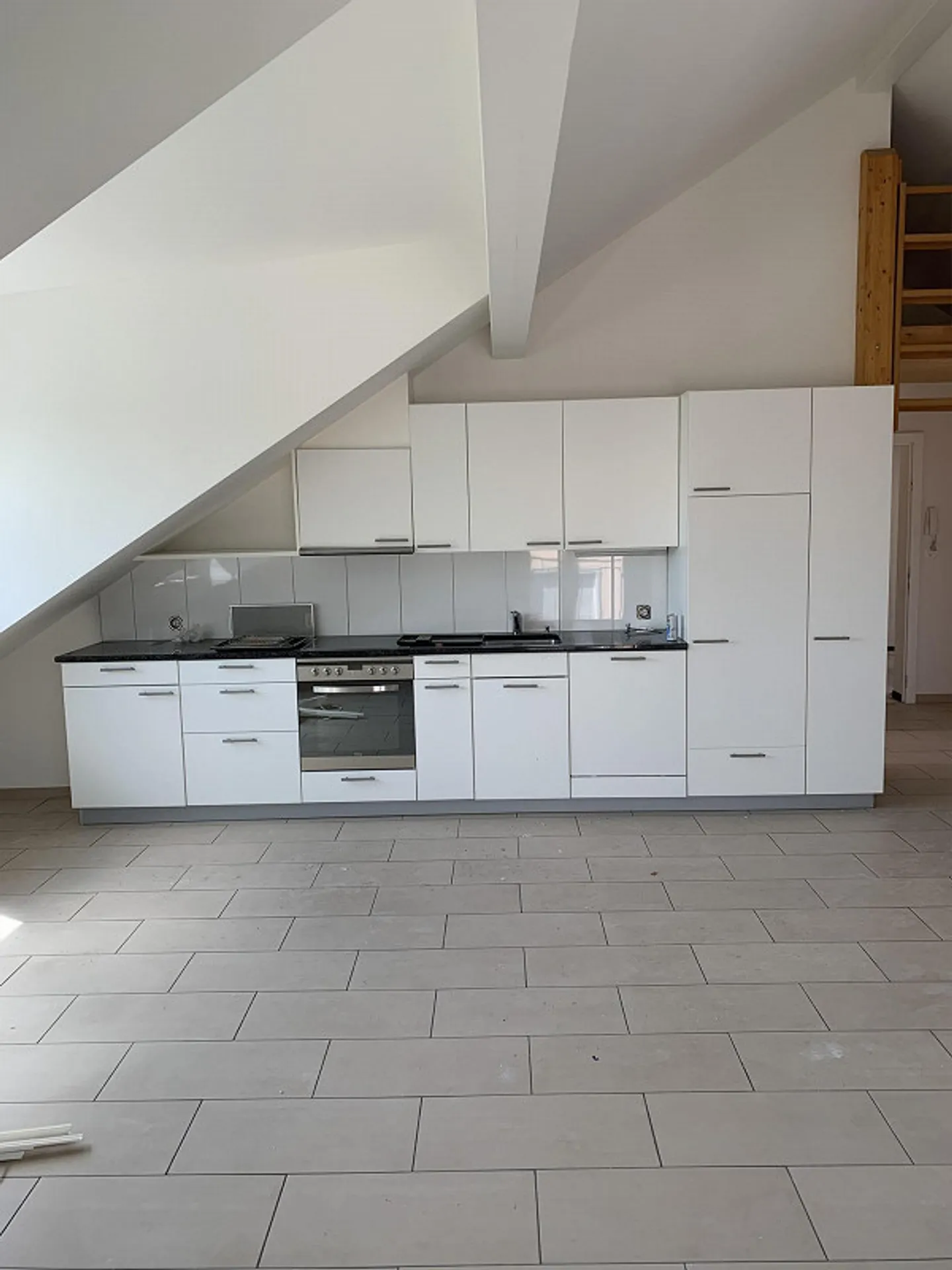 Schöne 3.5-Zimmer-Dachgeschosswohnung in Höngg - Foto 2 von 8