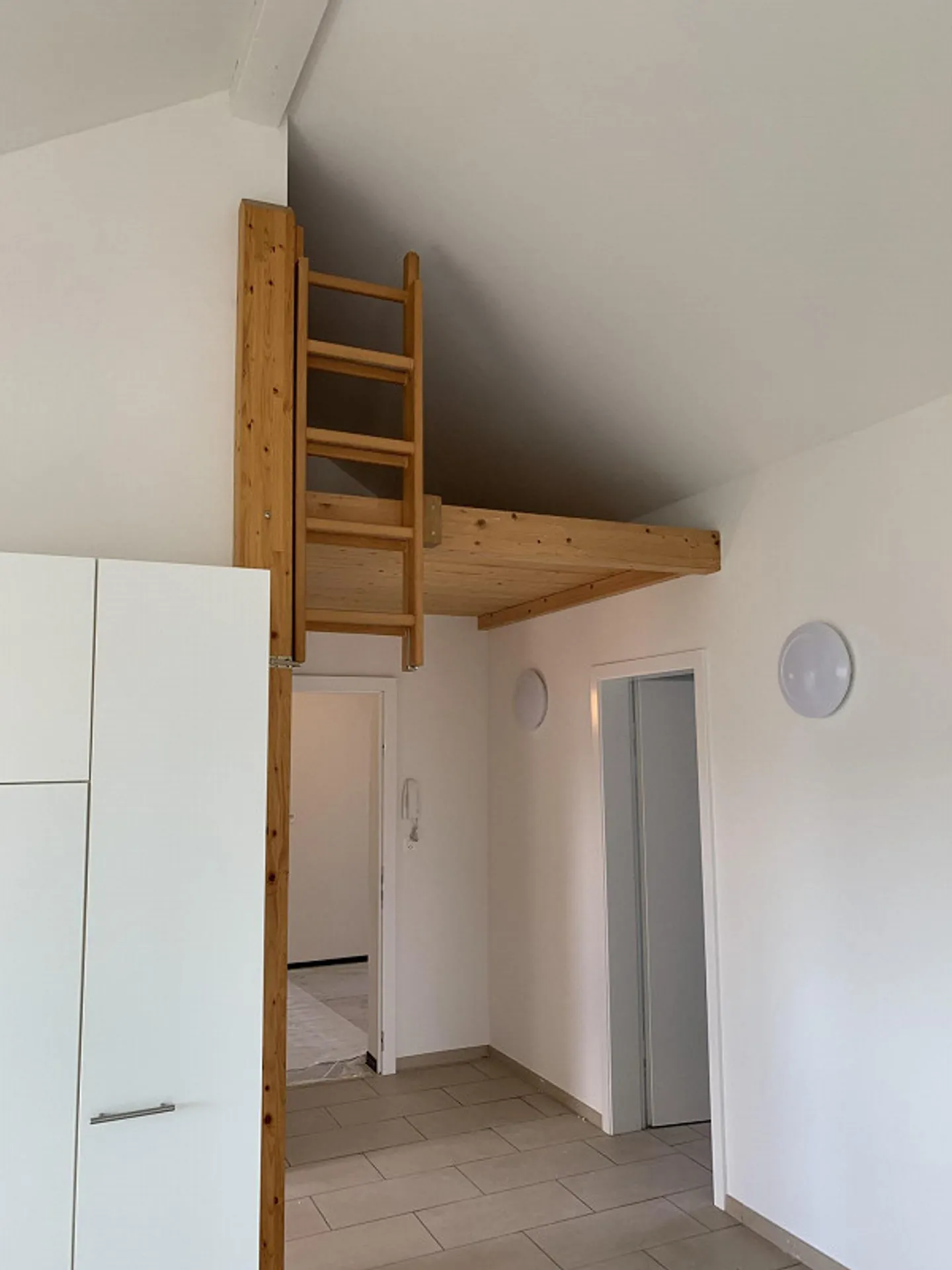 Schöne 3.5-Zimmer-Dachgeschosswohnung in Höngg - Foto 3 von 8