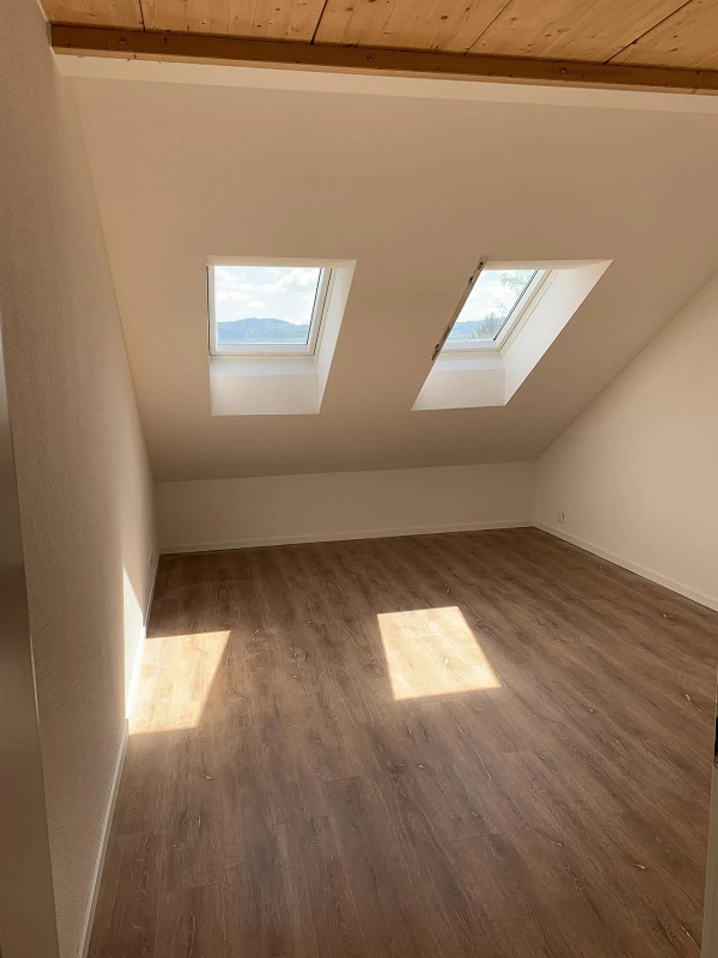 Schöne 3.5-Zimmer-Dachgeschosswohnung in Höngg - Foto 5 von 8