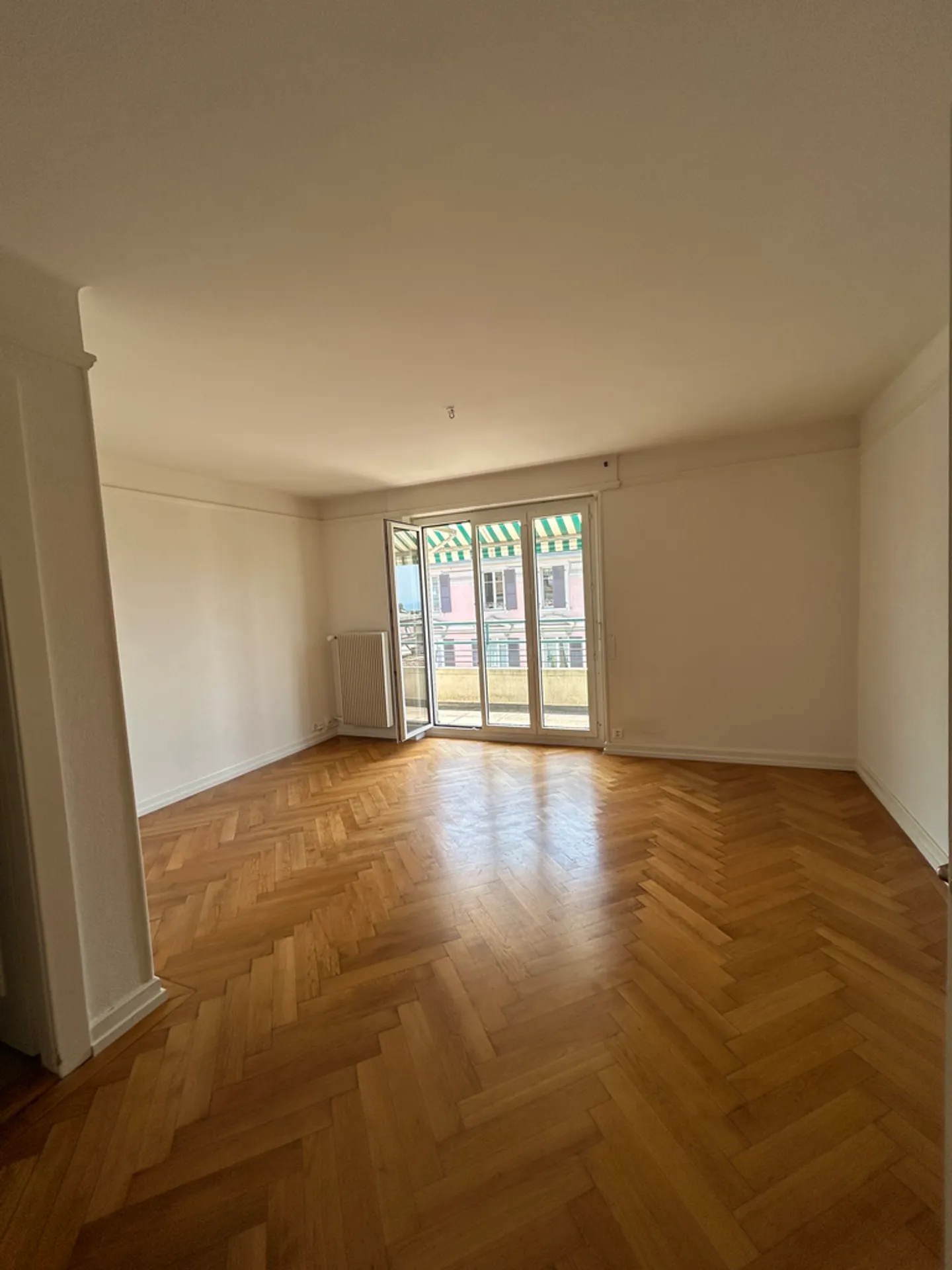 Balcone di 1,5 stanze con vista sotto la stazione - 1 giugno 2026 - Foto 4 di 11