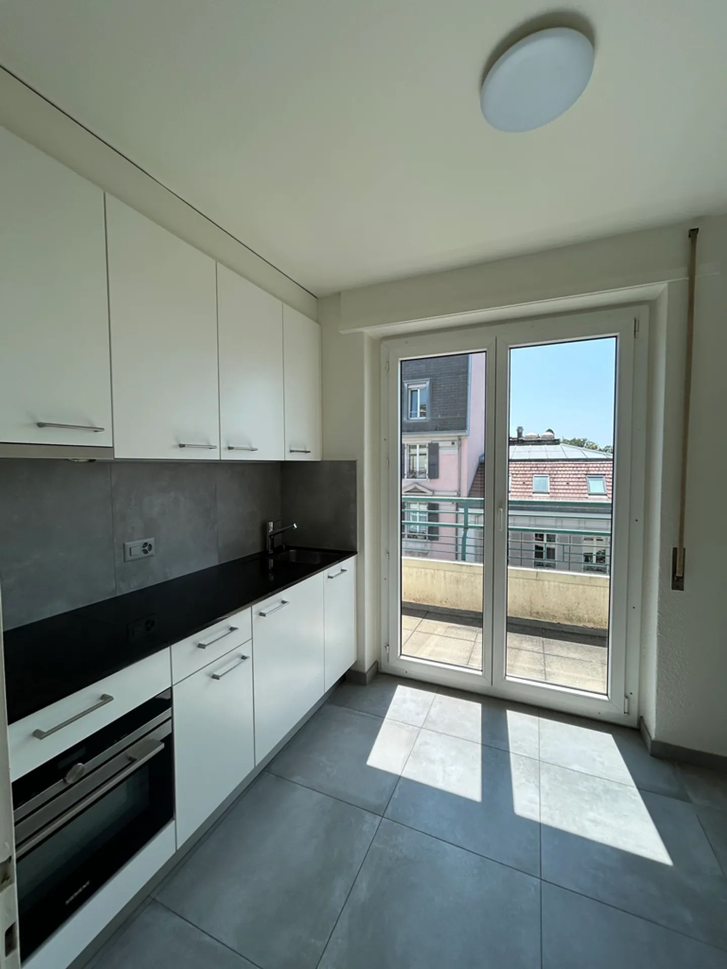Balcone di 1,5 stanze con vista sotto la stazione - 1 giugno 2026 - Foto 6 di 11