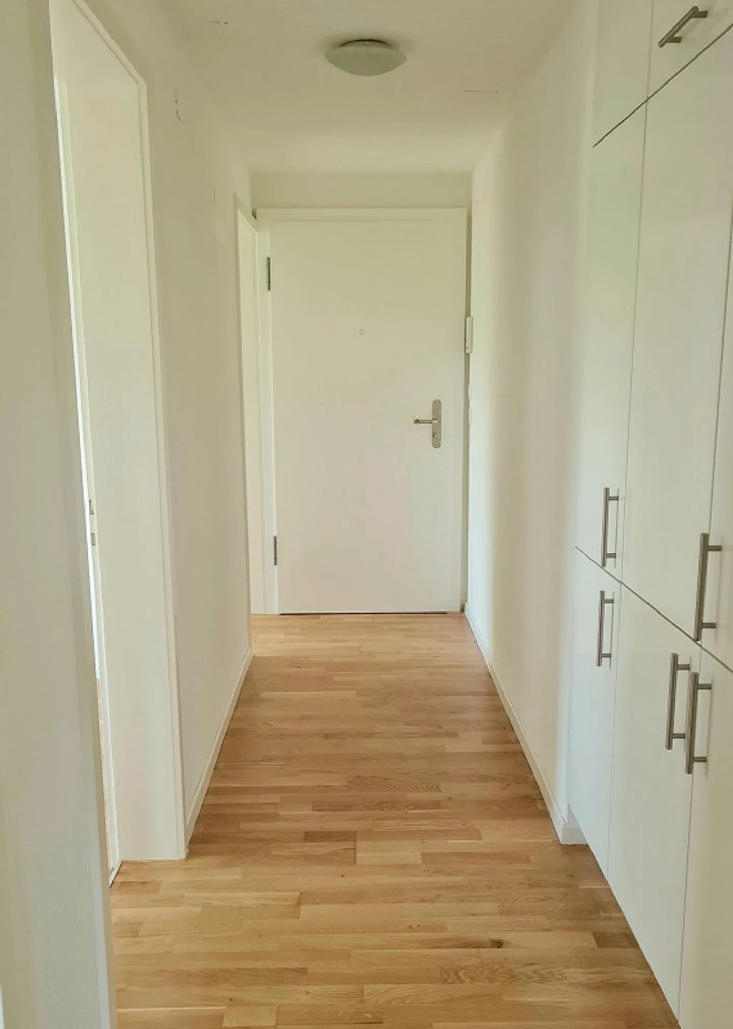 Appartamento moderno con grande balcone - Foto 4 di 10