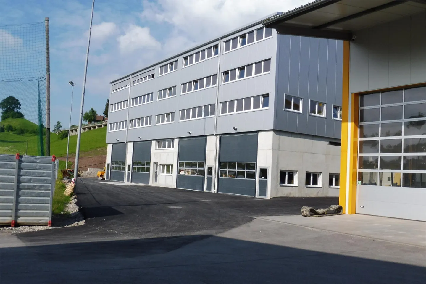 Halle/Commerciale/Produzione/Fabbricazione/Punto di Servizio a Weggis - Foto 1 di 3