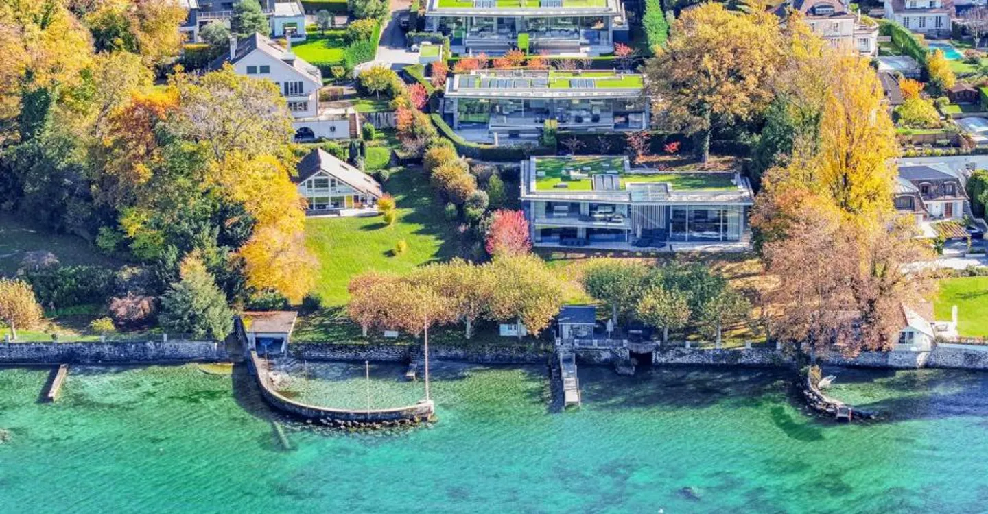 Außergewöhnliche zeitgenössische Villa - Privater Zugang zum See - Foto 3 von 12