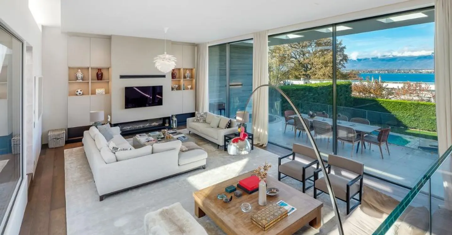 Außergewöhnliche zeitgenössische Villa - Privater Zugang zum See - Foto 4 von 12