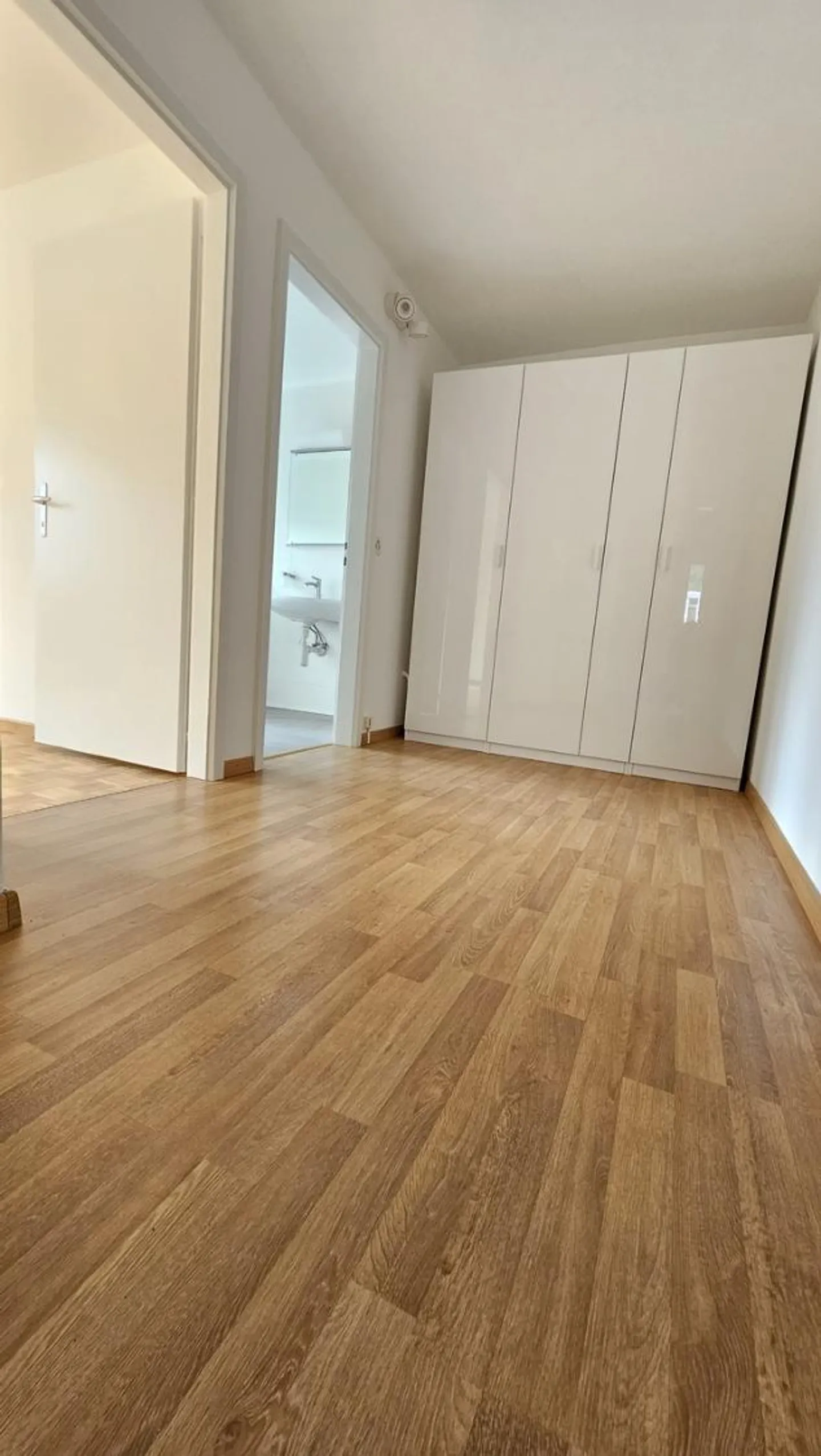 Large 2.5 rooms with garage, private laundry and garden! - Photo 6 of 13