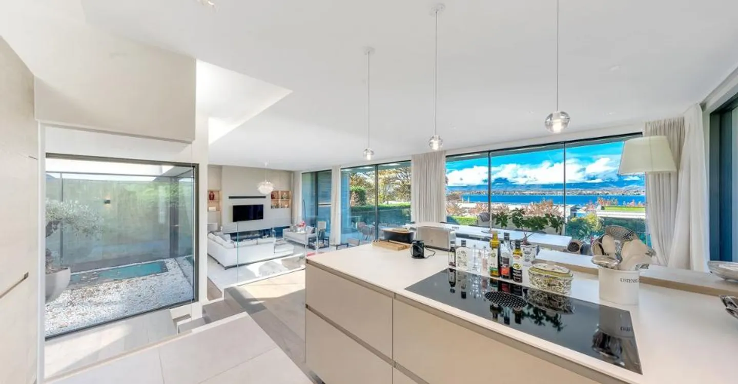 Außergewöhnliche zeitgenössische Villa - Privater Zugang zum See - Foto 6 von 12