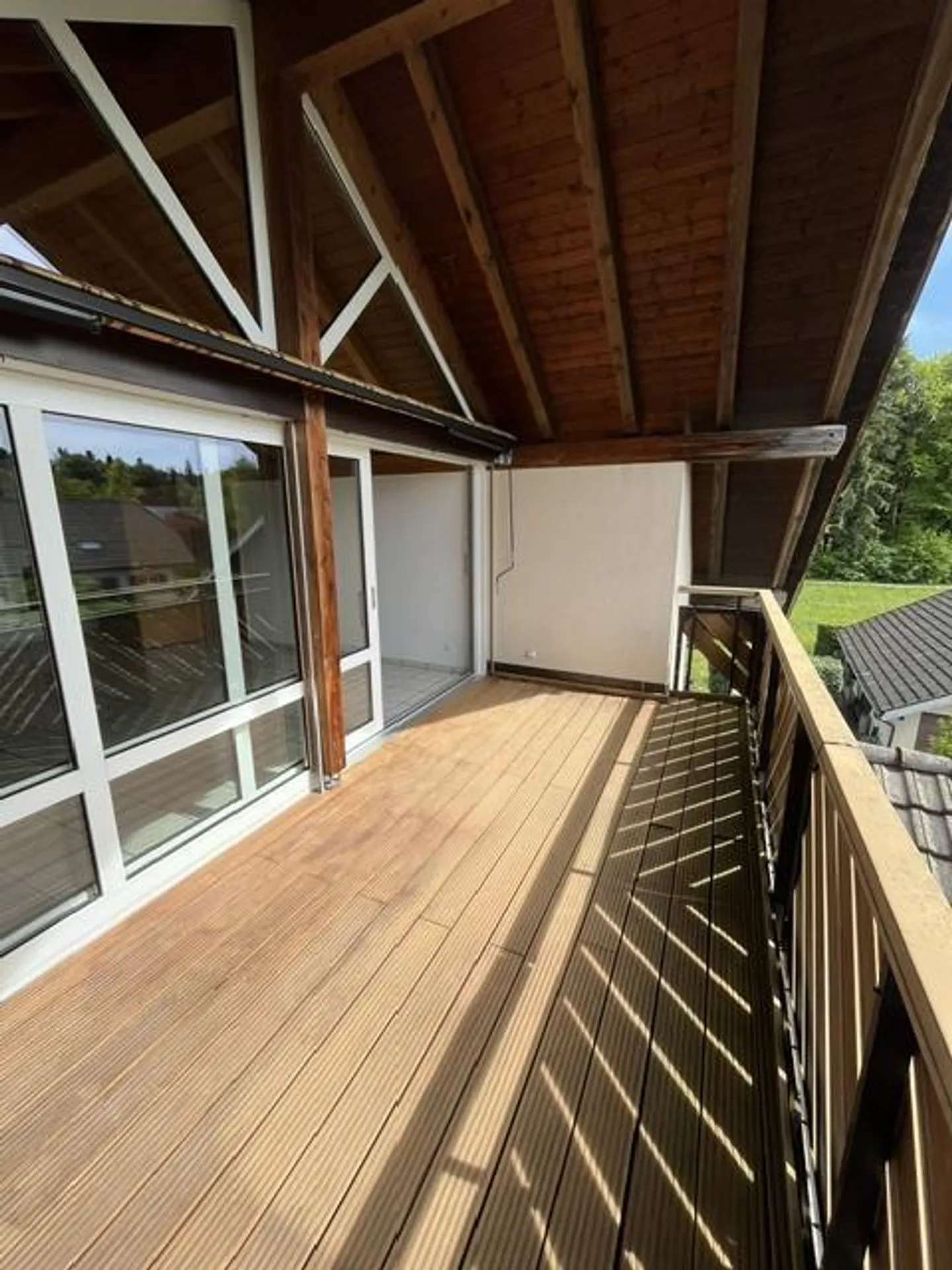 Grand appartement mansardé de 3 1/2 pièces dans un petit immeuble - Photo 6 sur 17