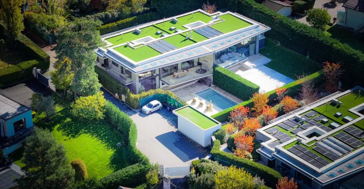 Außergewöhnliche zeitgenössische Villa - Privater Zugang zum See - Foto 1 von 12