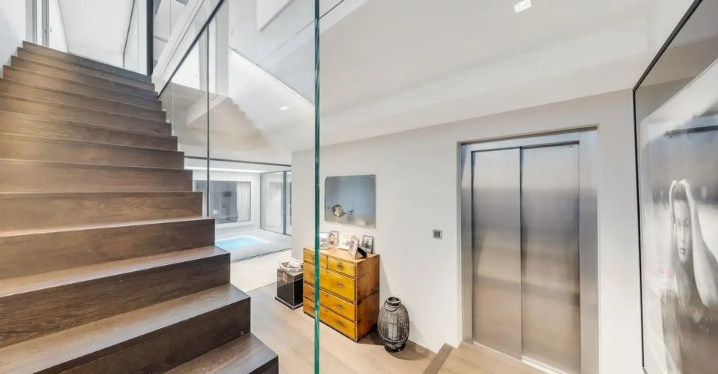 Außergewöhnliche zeitgenössische Villa - Privater Zugang zum See - Foto 8 von 12