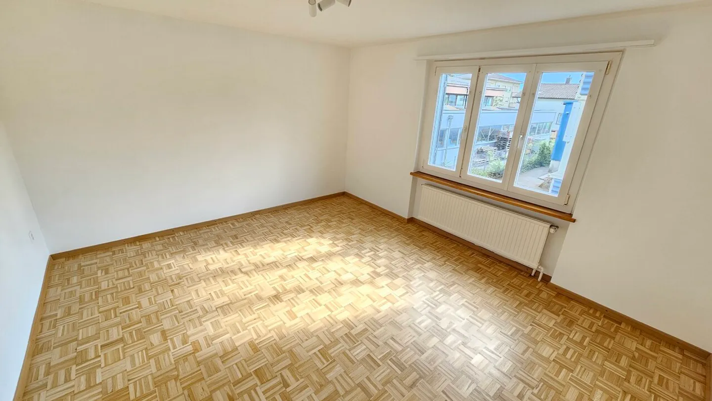 Large 2.5 rooms with garage, private laundry and garden! - Photo 8 of 13