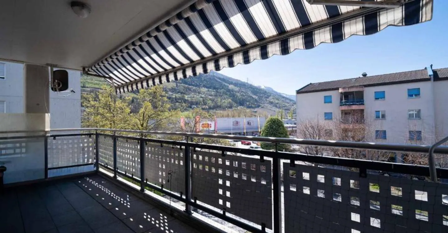 Sion-Champsec - 5.5-room apartment in a sought-after neighborhood - Photo 3 of 12