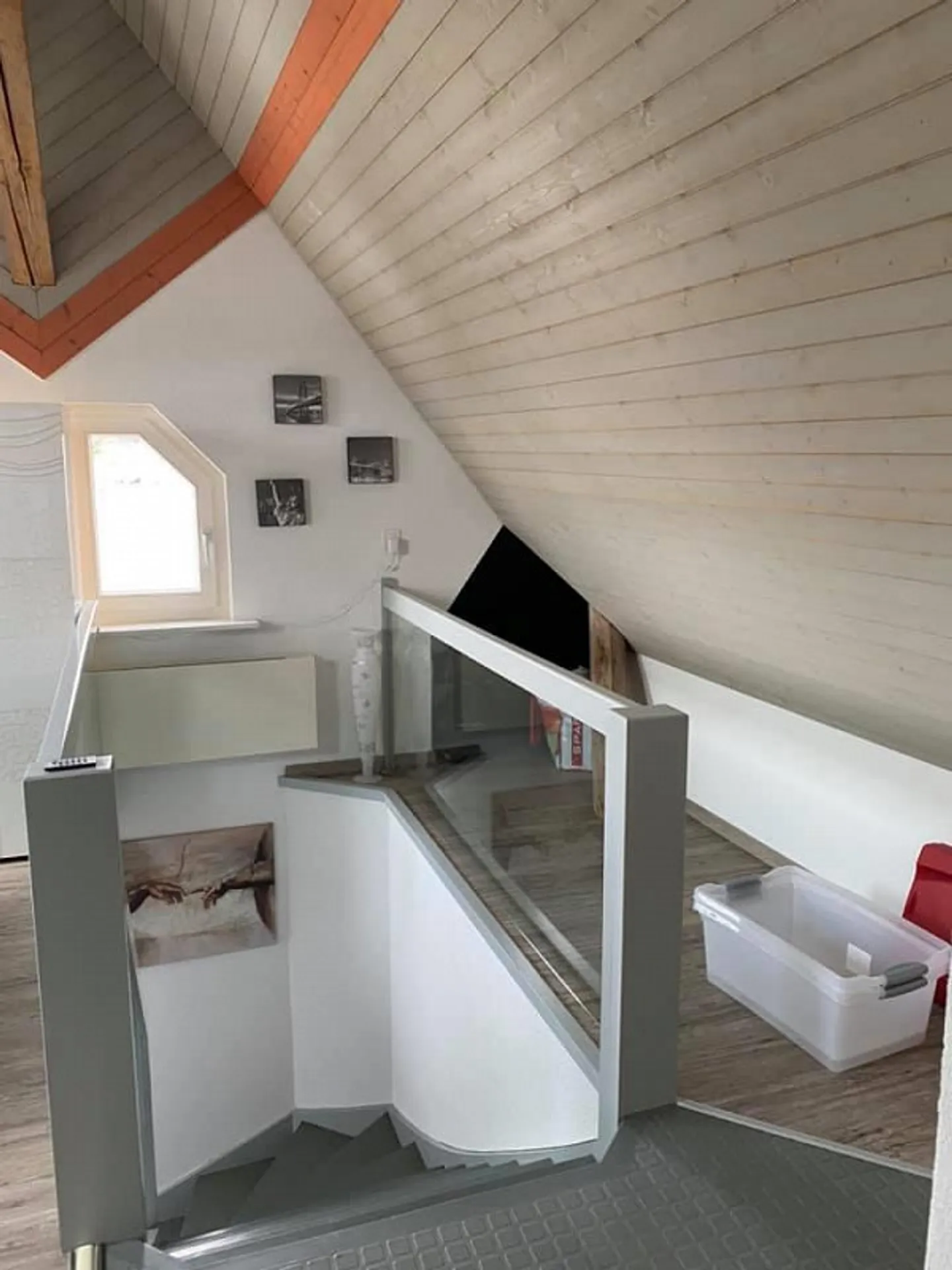 Charming attic apartment with visible wooden beams for rent (2.5 rooms) - Photo 6 of 12