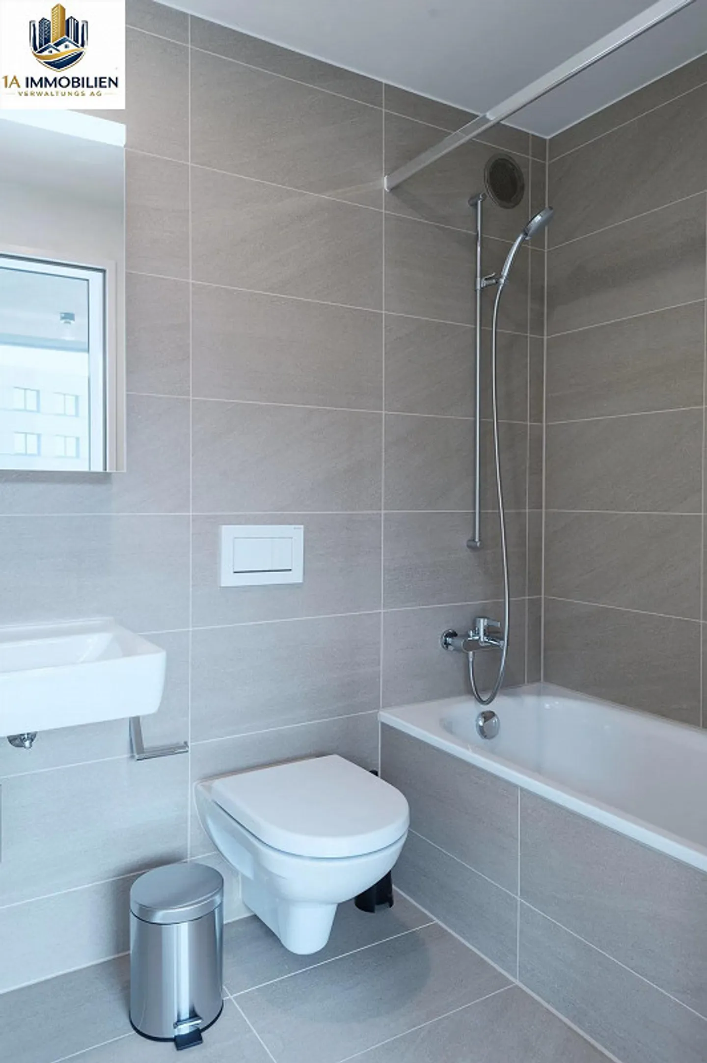 Moderno appartamento di 2,5 stanze con balcone a Basilea - Foto 1 di 8