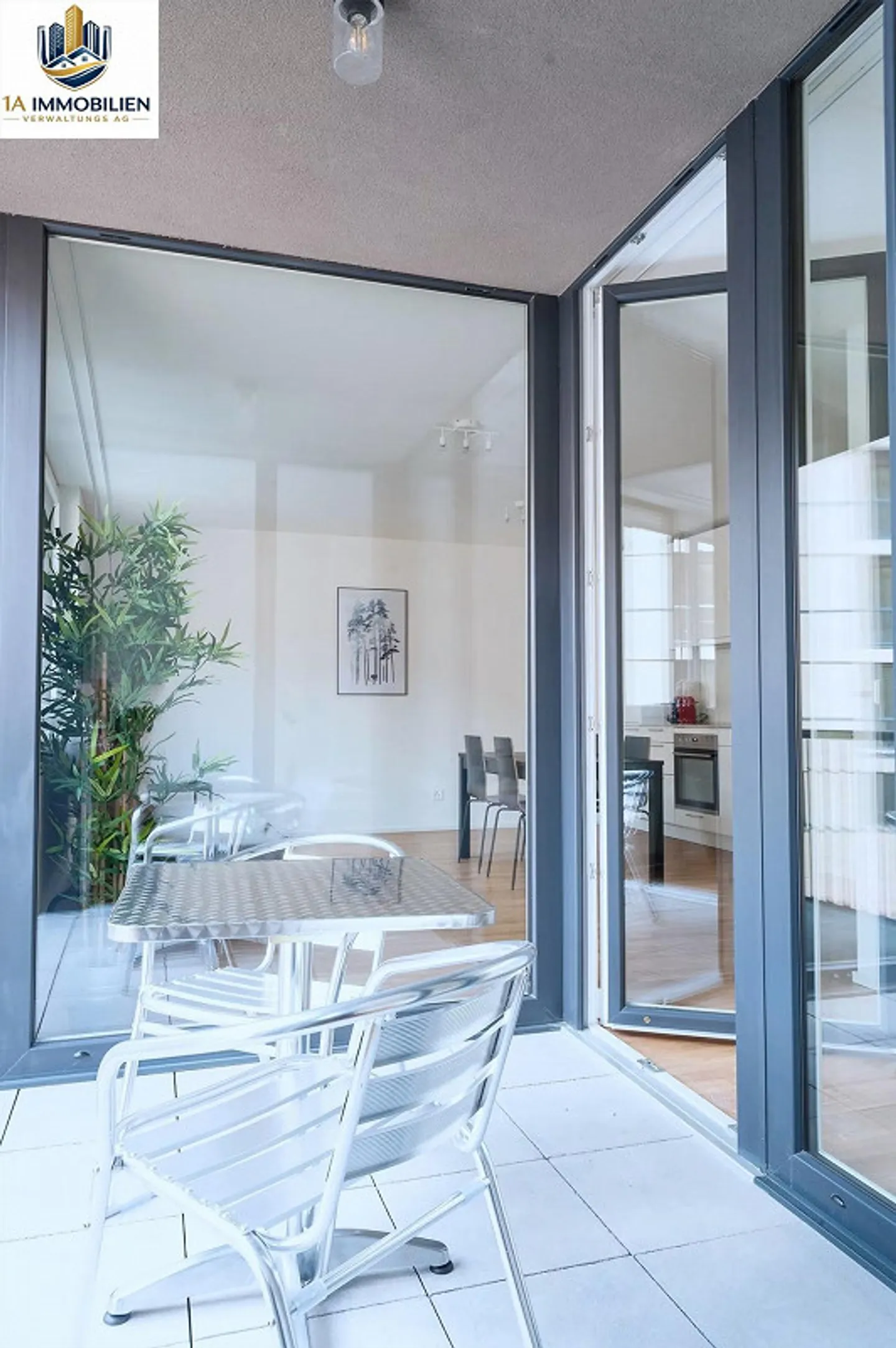 Moderno appartamento di 2,5 stanze con balcone a Basilea - Foto 4 di 8