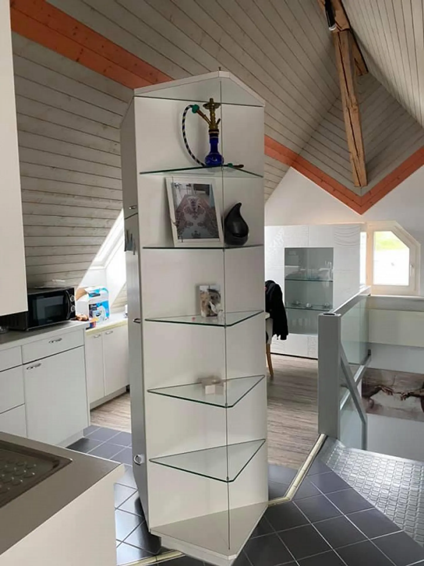 Charming attic apartment with visible wooden beams for rent (2.5 rooms) - Photo 10 of 12