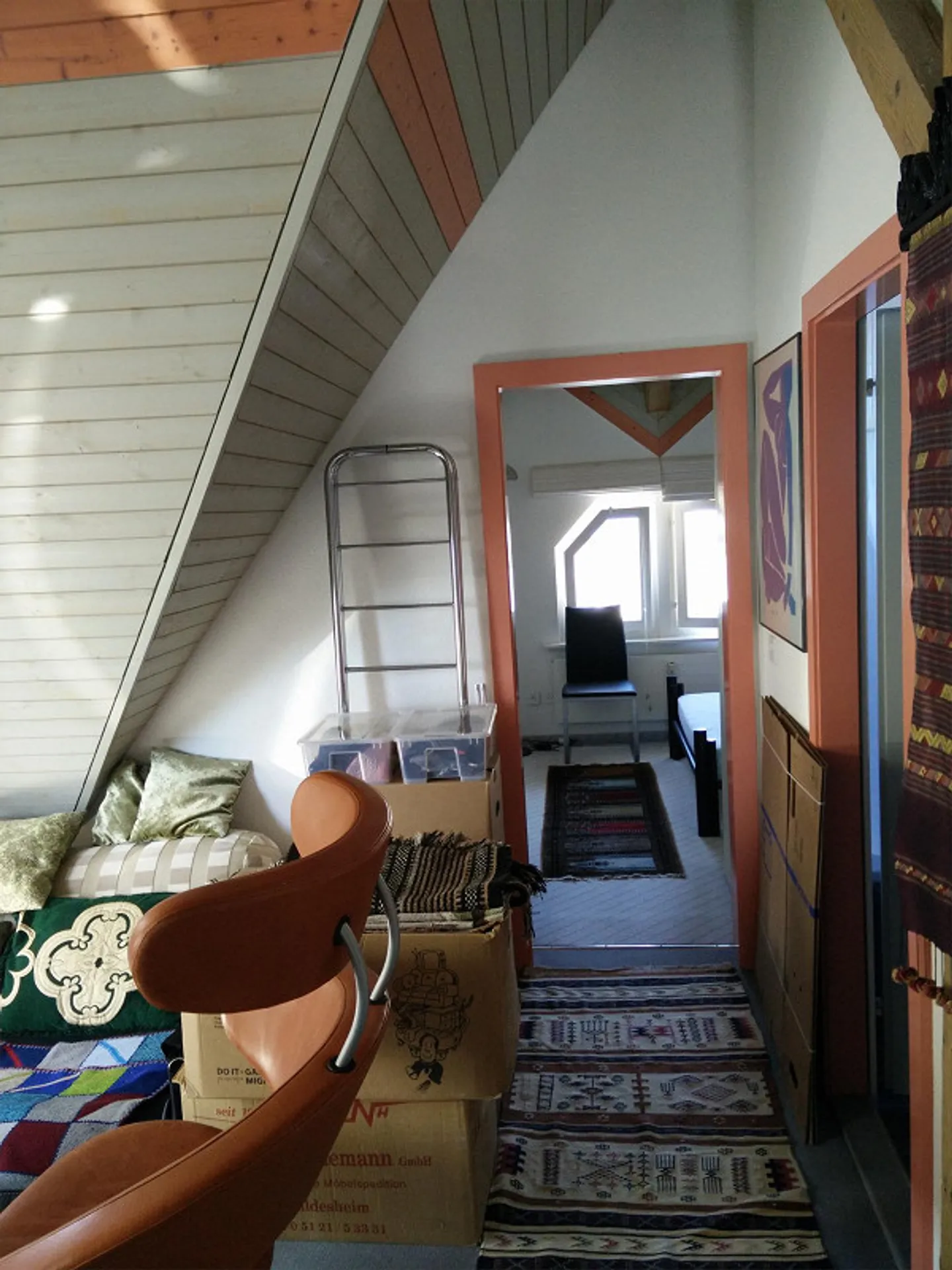 Charming attic apartment with visible wooden beams for rent (2.5 rooms) - Photo 11 of 12