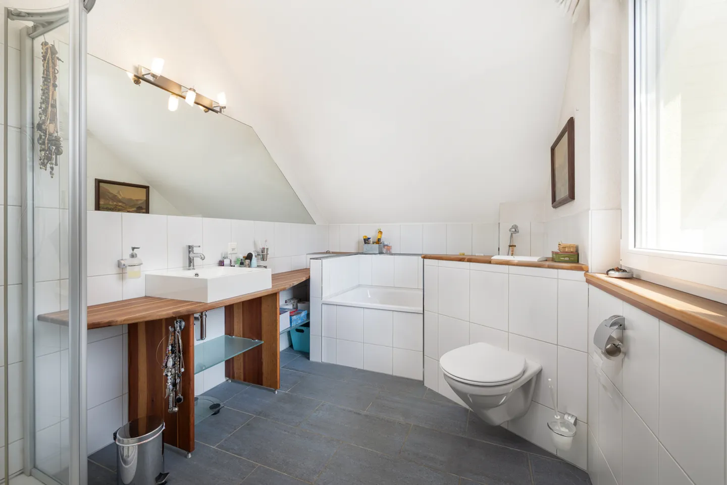 Helles Holzhaus im Loftstil - Foto 7 von 13