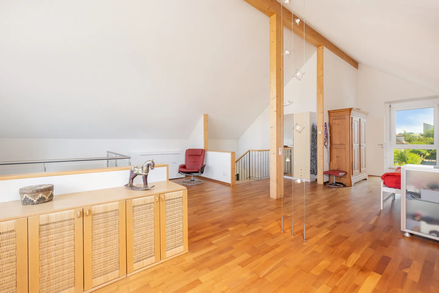 Helles Holzhaus im Loftstil - Foto 6 von 13