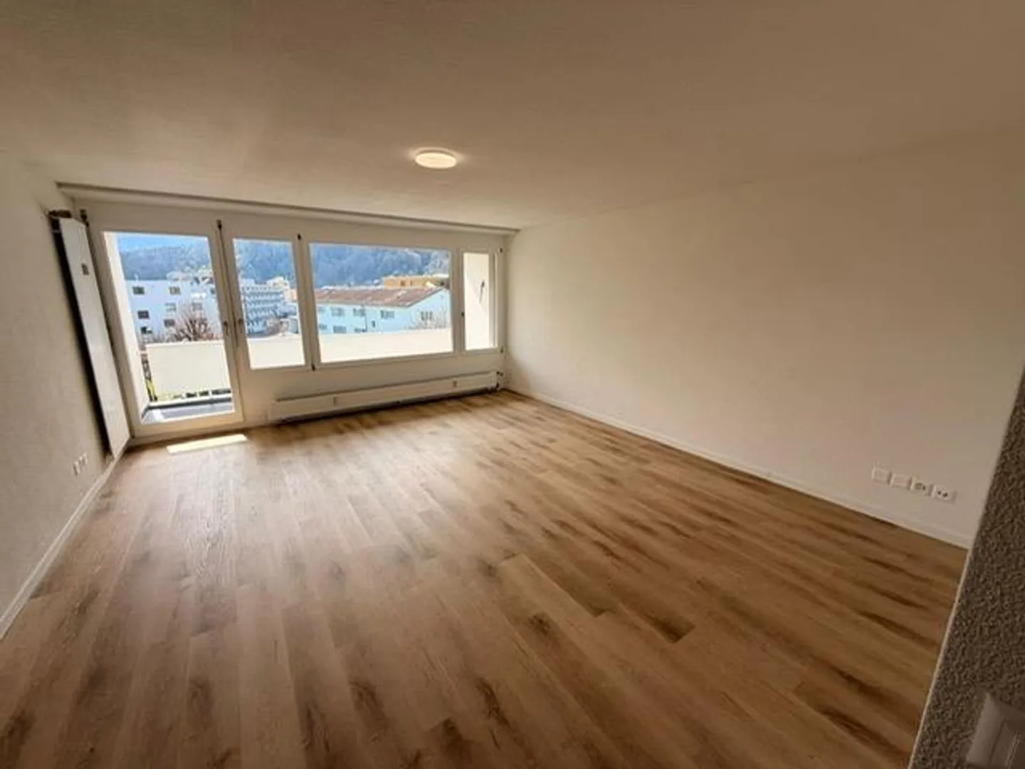 Appartement 5.5 pièces récemment rénové à Horw - Photo 2 sur 15