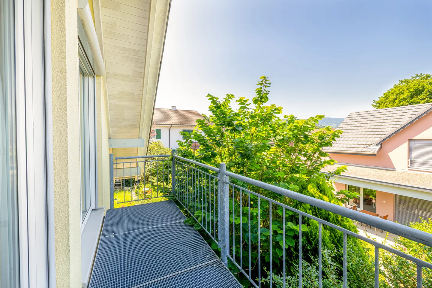 Helles Holzhaus im Loftstil - Foto 8 von 13