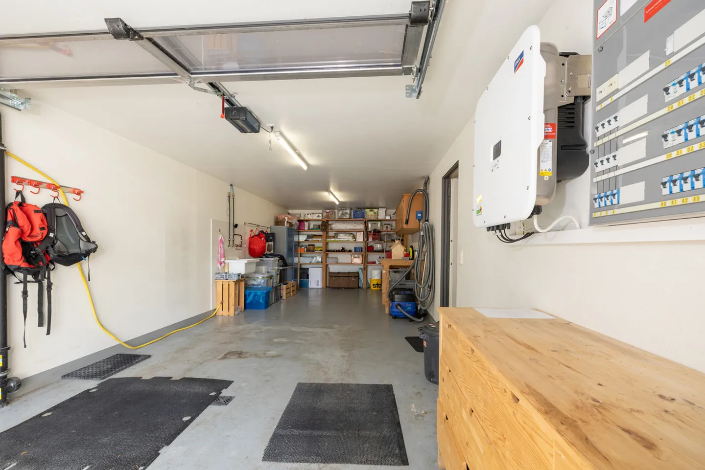 Helles Holzhaus im Loftstil - Foto 10 von 13