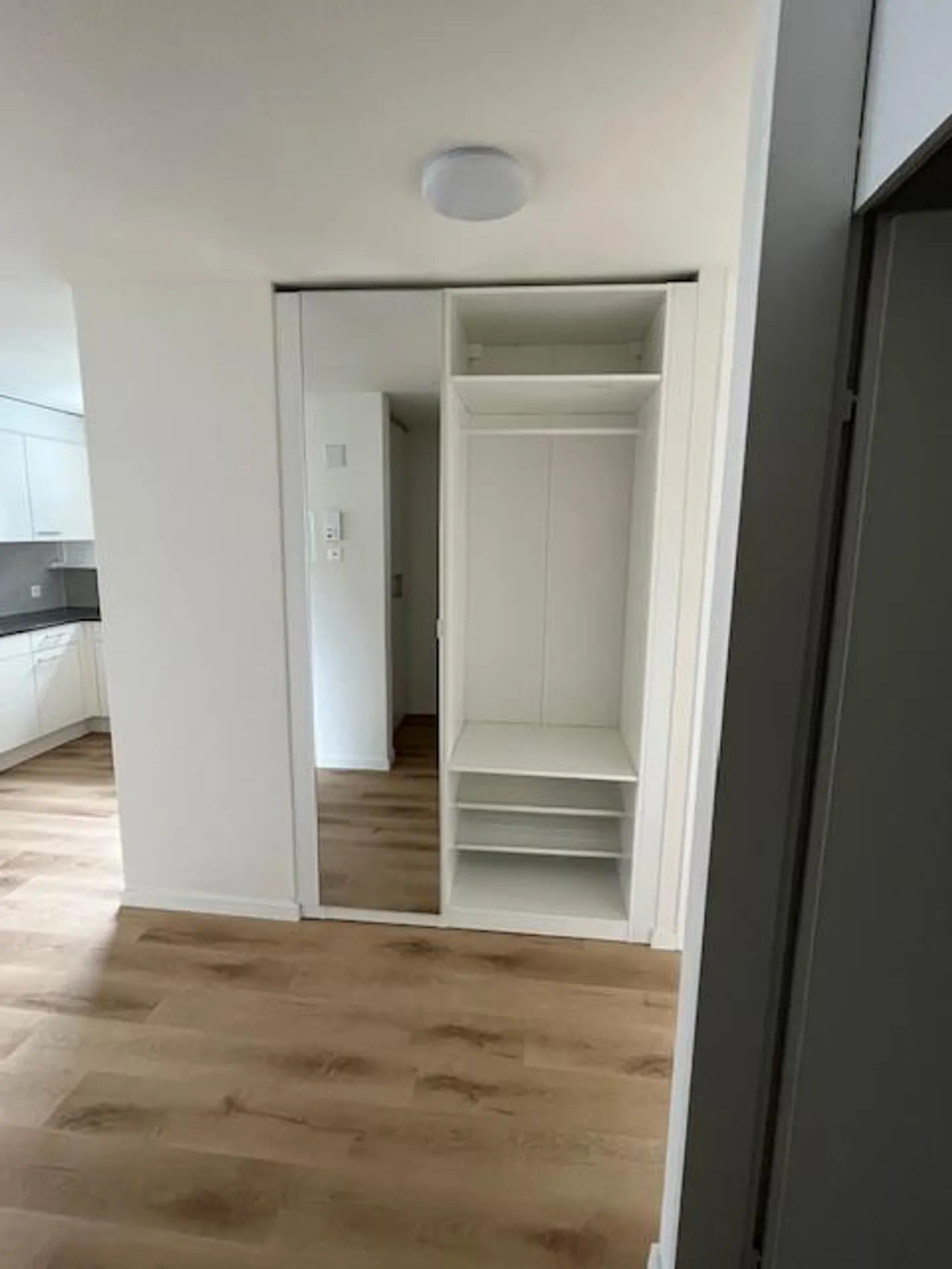 Appartement 5.5 pièces récemment rénové à Horw - Photo 4 sur 15