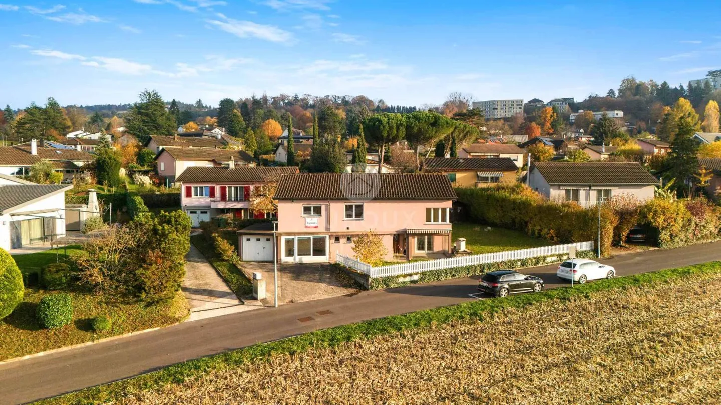 YVERDON-LES-BAINS - MAGNIFICA VILLA VICINO AL CENTRO CITTADINO - Foto 2 di 13