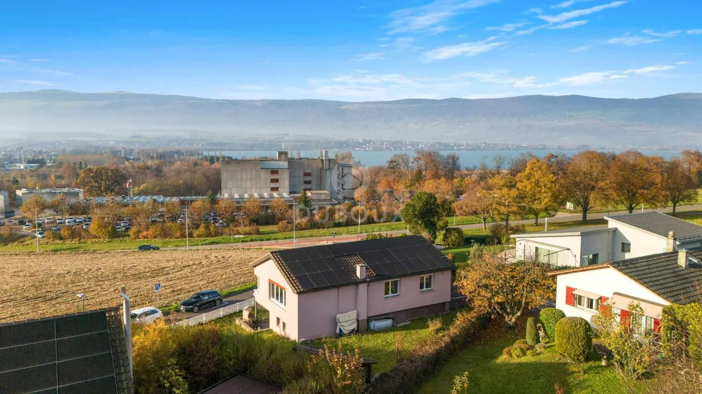 YVERDON-LES-BAINS - MAGNIFICA VILLA VICINO AL CENTRO CITTADINO - Foto 3 di 13