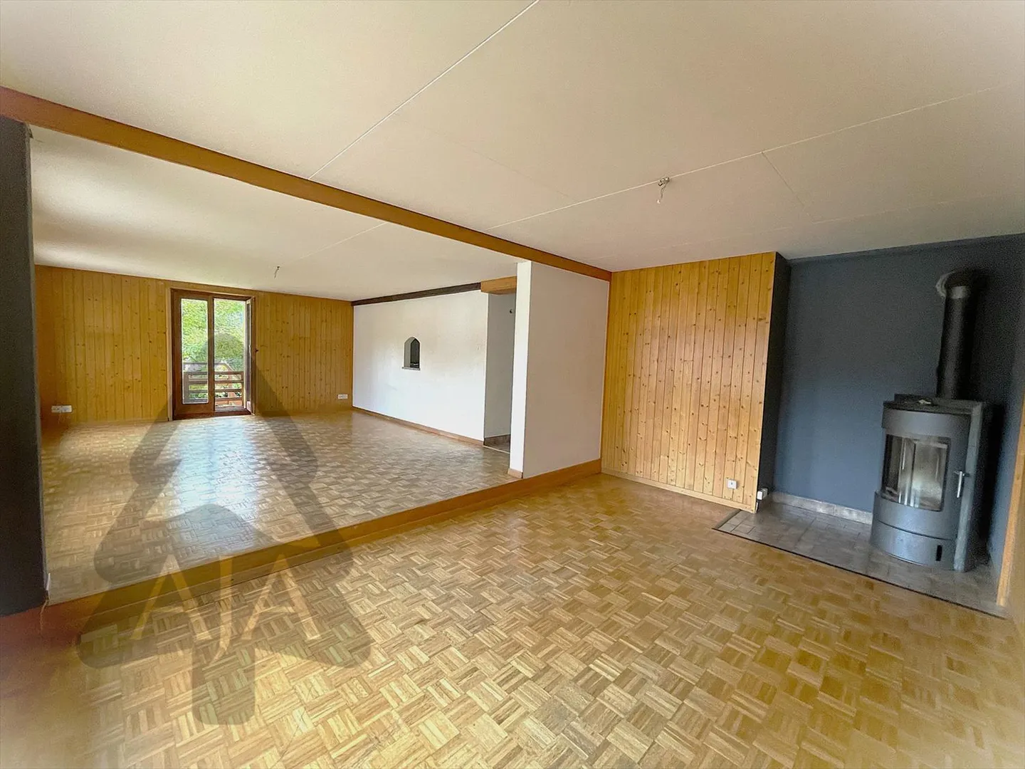 Couvet, bella casa unifamiliare con 4 appartamenti e giardini e terrazze nel centro-nord del villaggio - Foto 5 di 37