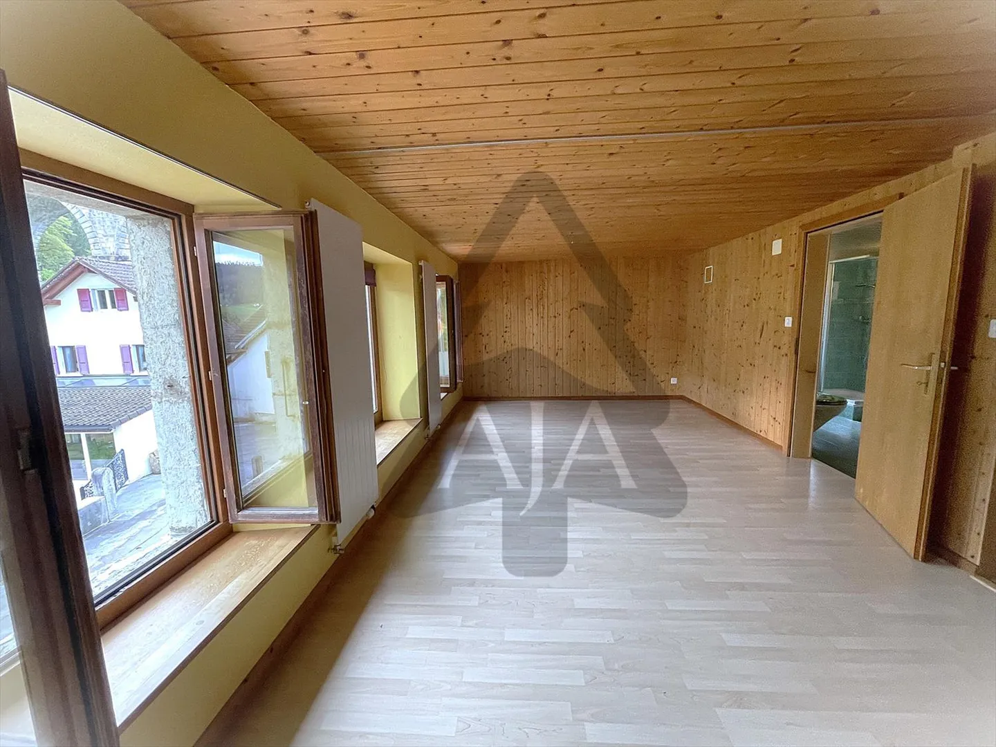 Couvet, bella casa unifamiliare con 4 appartamenti e giardini e terrazze nel centro-nord del villaggio - Foto 7 di 37
