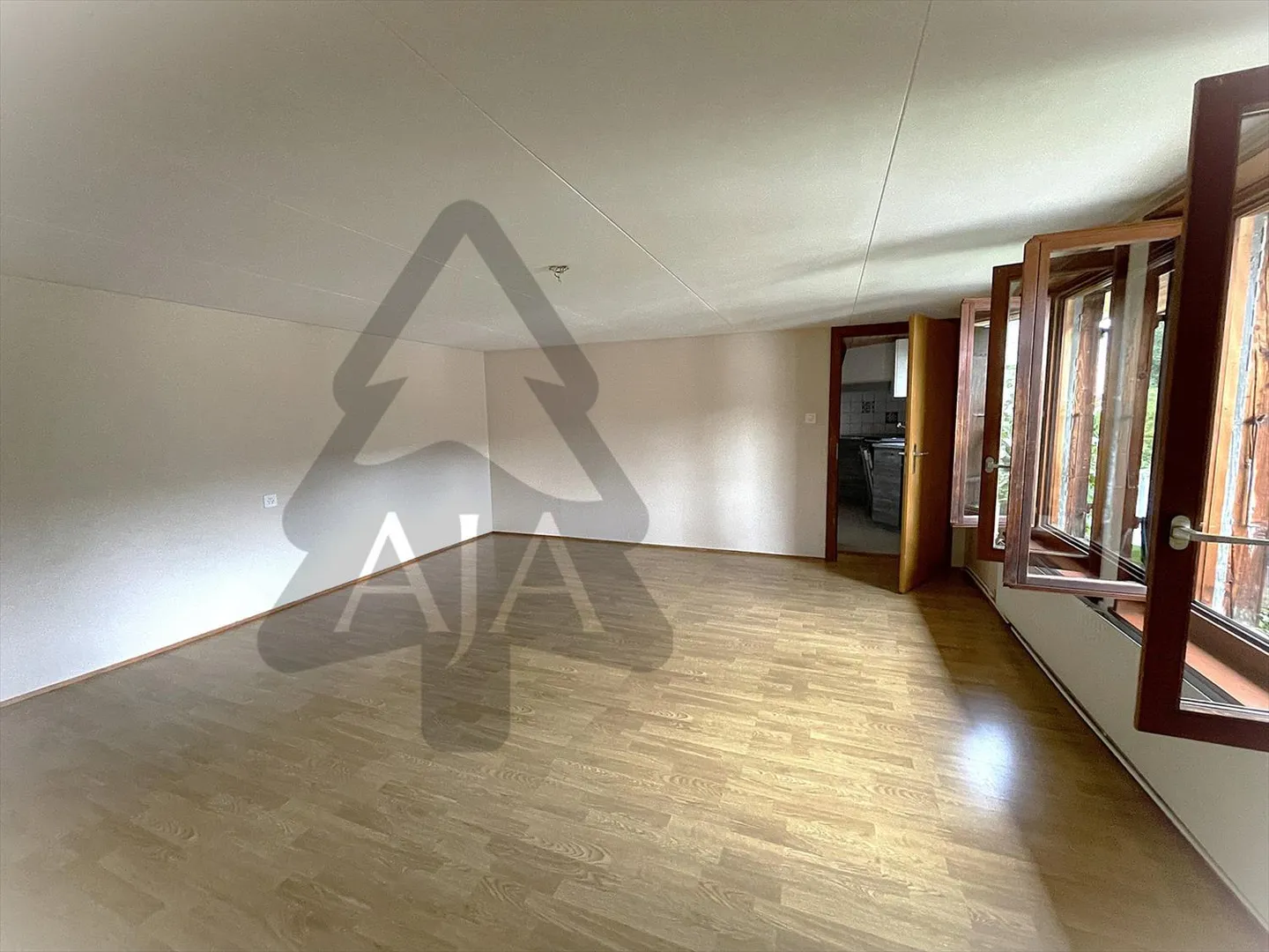 Couvet, bella casa unifamiliare con 4 appartamenti e giardini e terrazze nel centro-nord del villaggio - Foto 11 di 37
