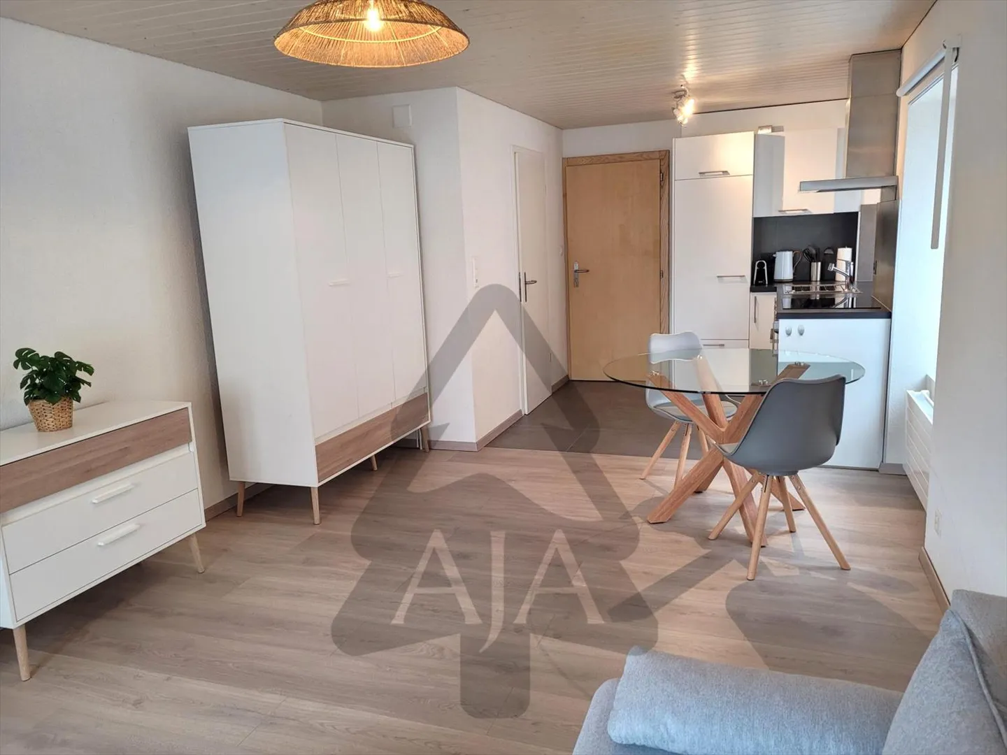 Couvet, bella casa unifamiliare con 4 appartamenti e giardini e terrazze nel centro-nord del villaggio - Foto 15 di 37