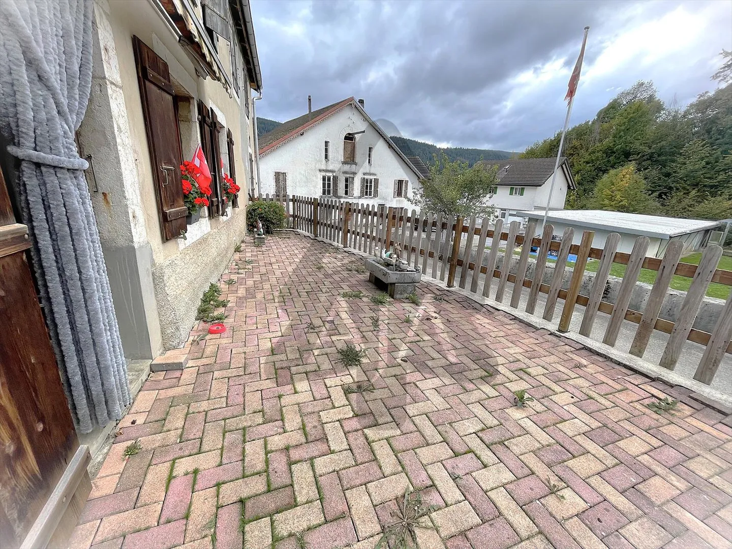 Couvet, bella casa unifamiliare con 4 appartamenti e giardini e terrazze nel centro-nord del villaggio - Foto 24 di 37