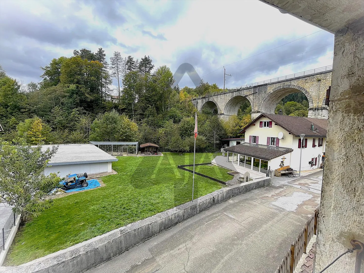 Couvet, bella casa unifamiliare con 4 appartamenti e giardini e terrazze nel centro-nord del villaggio - Foto 32 di 37