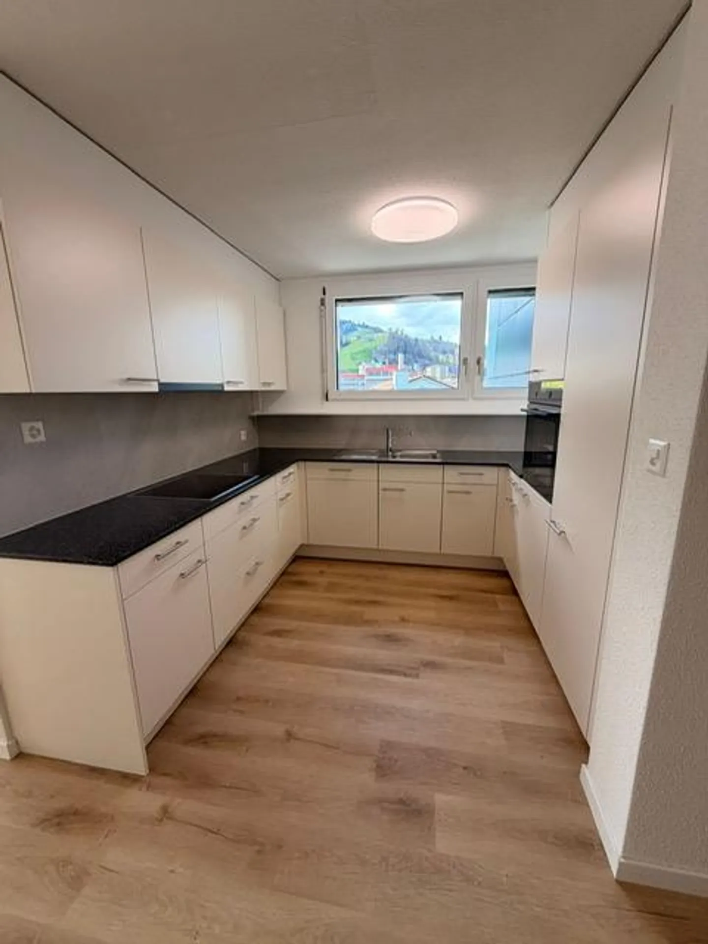 Appartement 5.5 pièces récemment rénové à Horw - Photo 11 sur 15