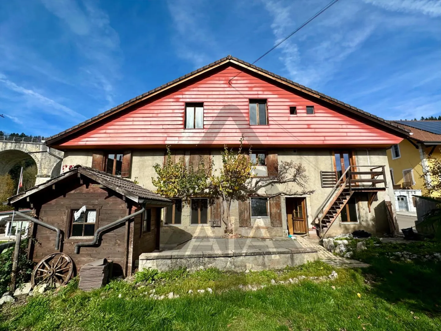 Couvet, bella casa unifamiliare con 4 appartamenti e giardini e terrazze nel centro-nord del villaggio - Foto 1 di 37